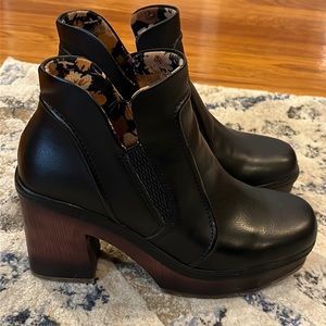 Korks booties! Size 6